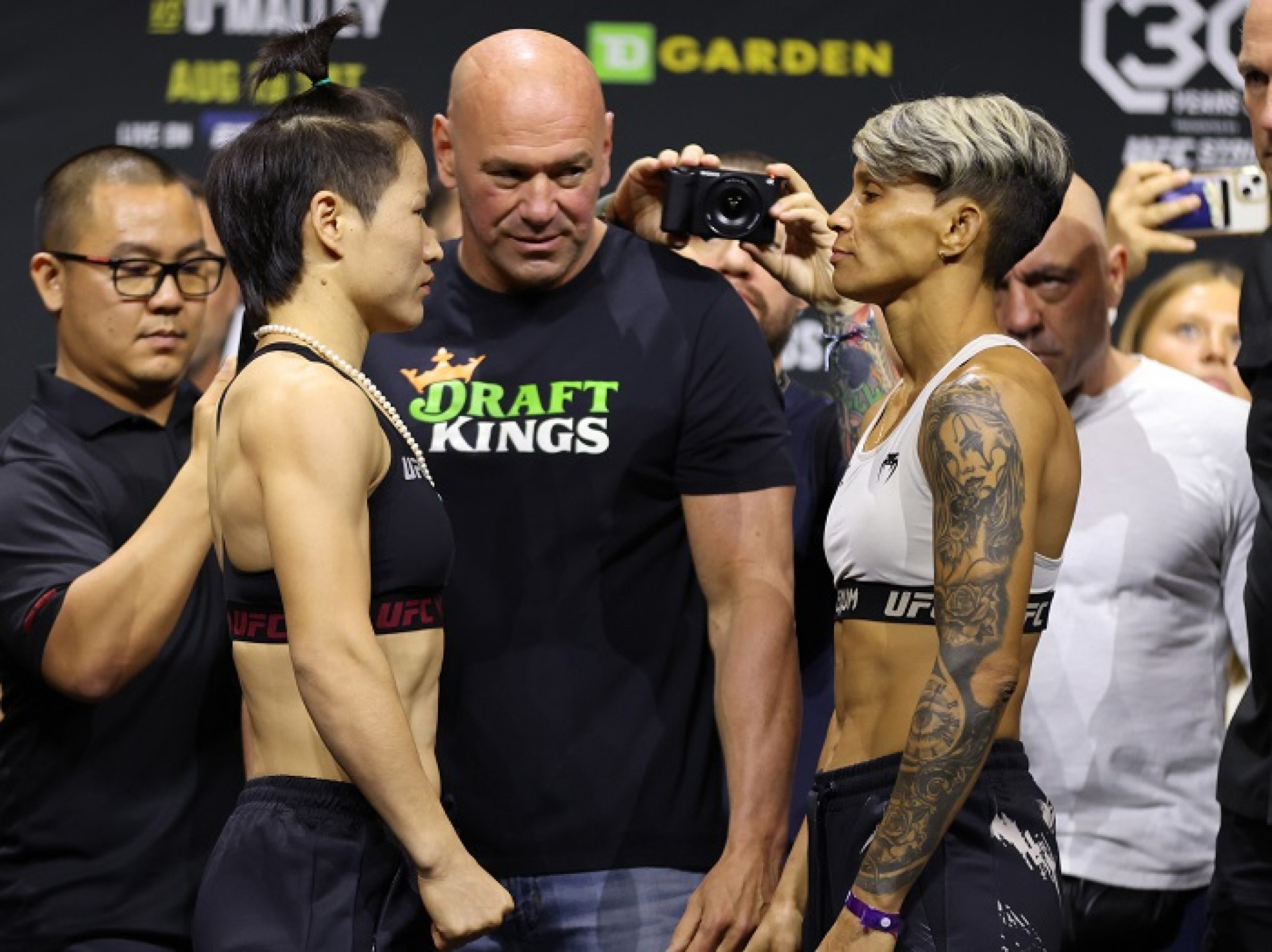 Brasileira Amanda Lemos vai disputar o cinturão peso-palha contra Weili Zhang no UFC 292  - (Foto: Paul Rutherford/Zuffa LLC via Getty Images)