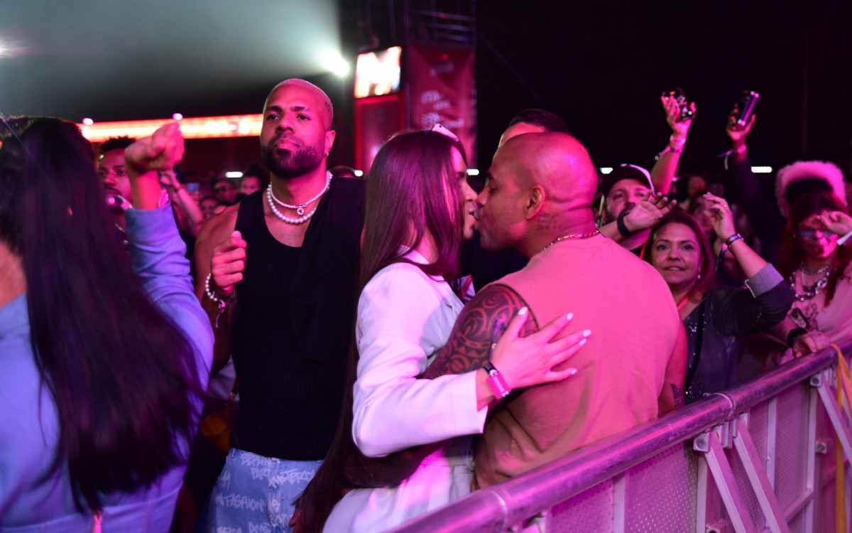 Cezar Black d&aacute; beij&atilde;o em festival em S&atilde;o Paulo