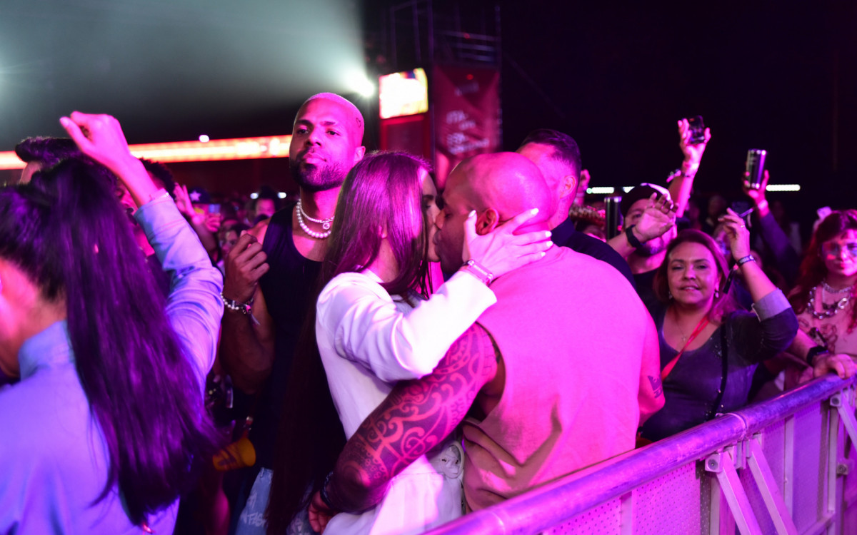 Cezar Black d&aacute; beij&atilde;o em festival em S&atilde;o Paulo