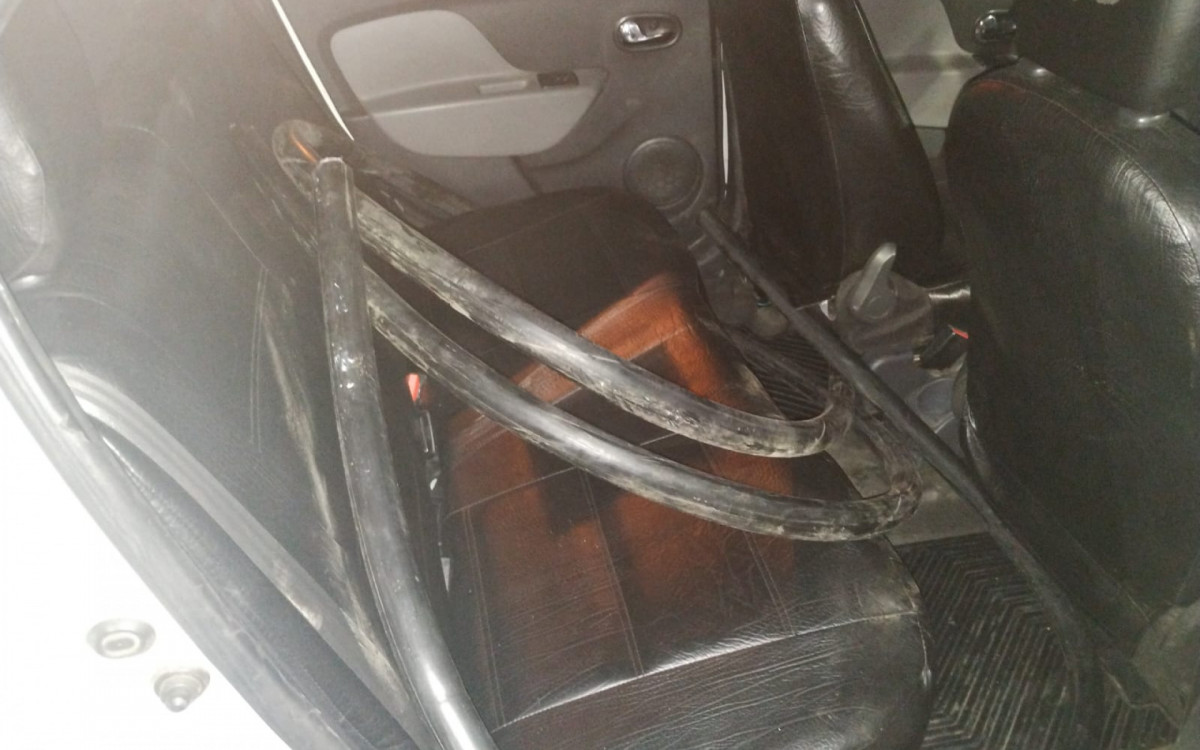 Cabos de energia apreendidos pela polícia na Zona Sul