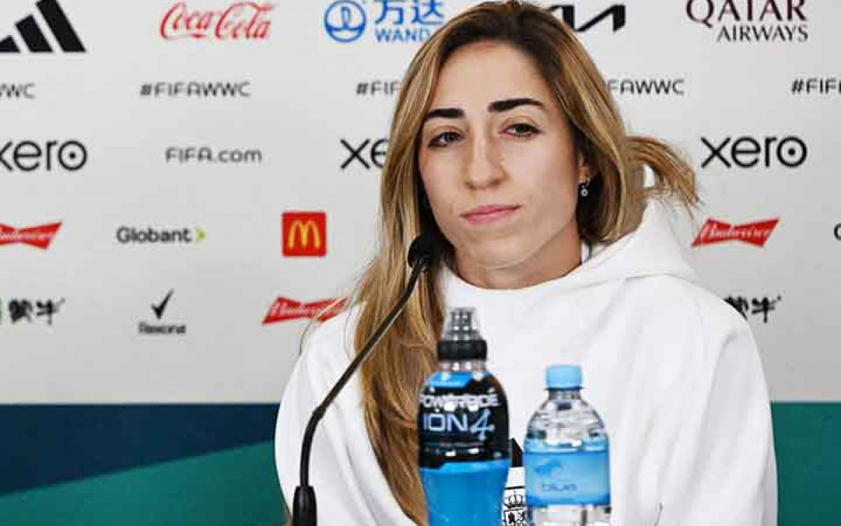 Spain's head coach Jorge Vilda (L) and player Olga Carmona attend a press conference at Eden Park in Auckland on August 4, 2023, ahead of their Australia and New Zealand 2023 Women's World Cup football match against Switzerland. (Photo by Saeed KHAN / AFP) / "The erroneous mention[s] appearing in the metadata of this photo by Saeed KHAN has been modified in AFP systems in the following manner: [correcting player name to Olga Carmona] instead of [Esther Gonzalez]. Please immediately remove the erroneous mention[s] from all your online services and delete it (them) from your servers. If you have been authorized by AFP to distribute it (them) to third parties, please ensure that the same actions are carried out by them. Failure to promptly comply with these instructions will entail liability on your part for any continued or post notification usage. Therefore we thank you very much for all your attention and prompt action. We are sorry for the inconvenience this notification may cause and remain at your disposal for any further information you may require." (Photo by SAEED KHAN/AFP via Getty Images)