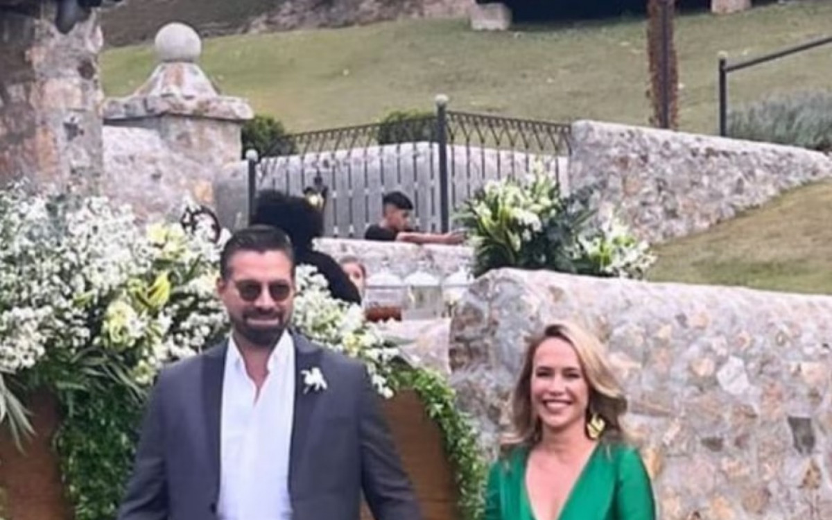 Fernanda Nobre e Jos&eacute; Roberto Jardim foram madrinha e padrinho na cerim&ocirc;nia