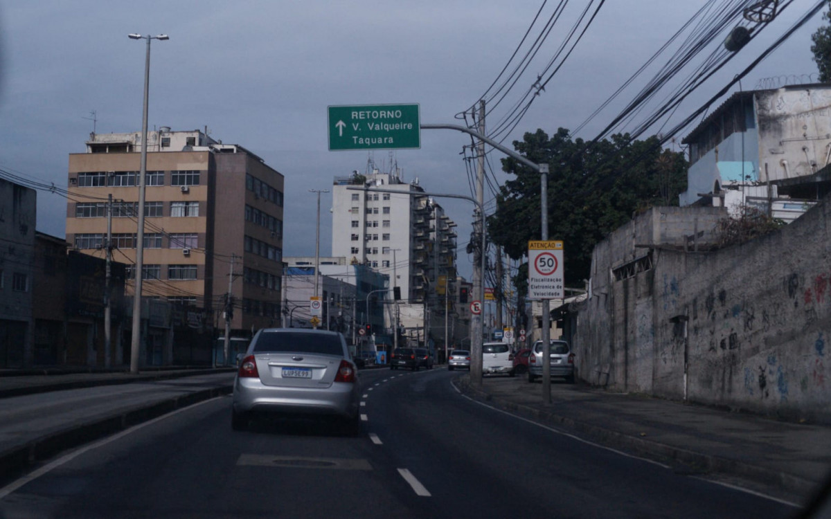 Rua Cândido Benício foi palco de protestos após morte na comunidade da Chacrinha