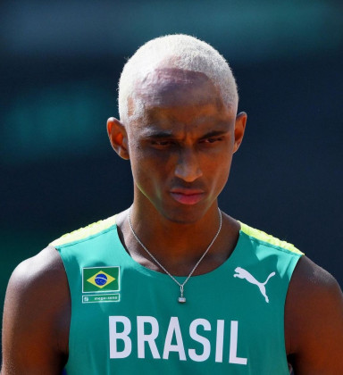 Alison dos Santos é campeão mundial dos 400 m com barreiras