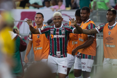 Diniz celebra virada do Fluminense e exalta John Kennedy: 'Muito merecimento'