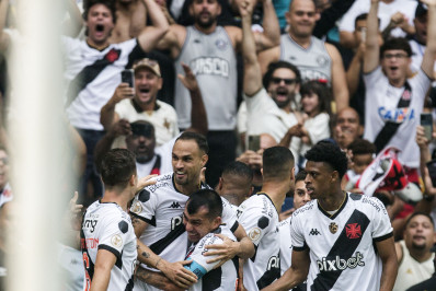 Com gol no início, Vasco vence o Atlético-MG no Maracanã em reencontro com a torcida