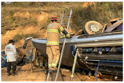 Corintianos feridos em acidente de ônibus são levados para quatro hospitais de MG