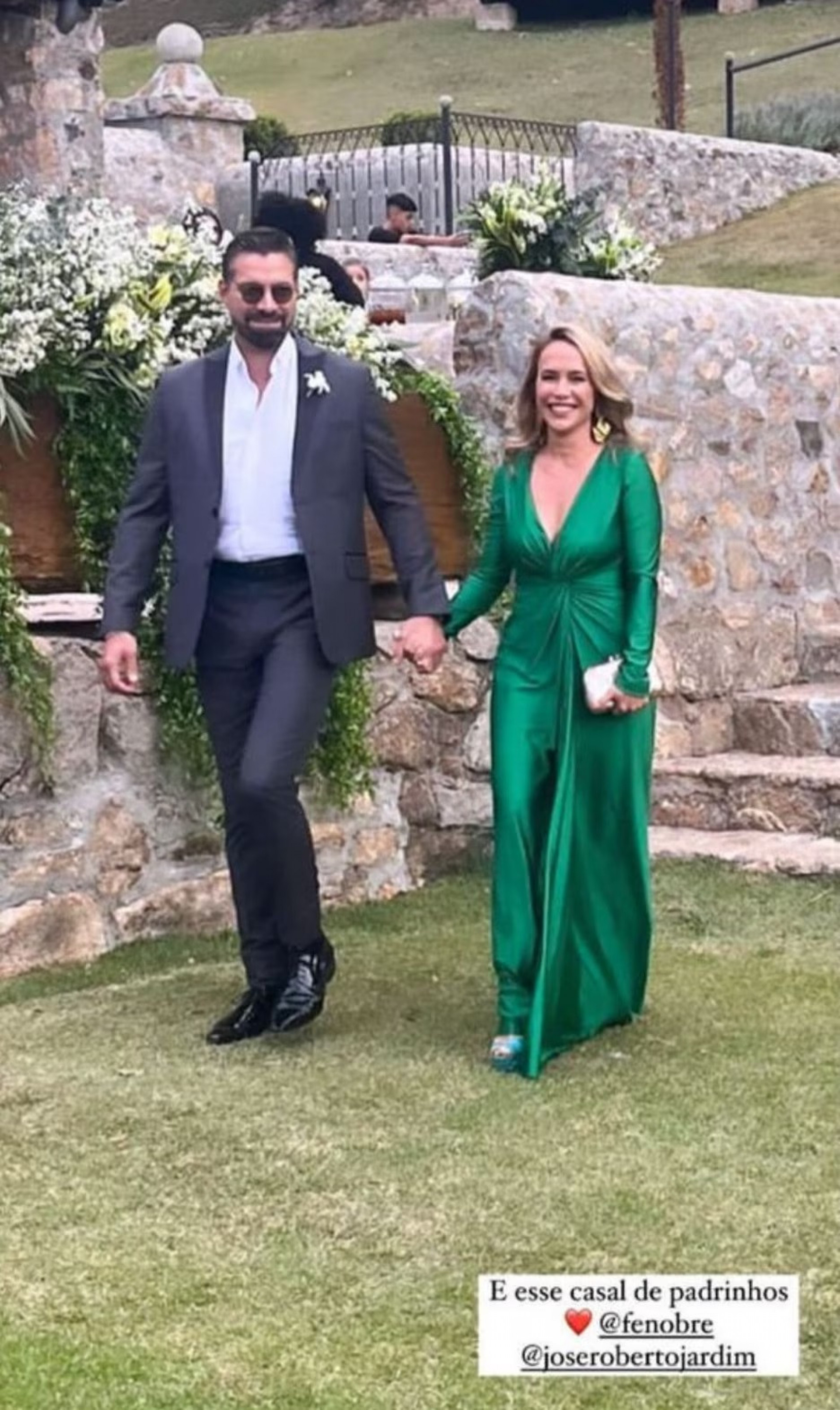Fernanda Nobre e José Roberto Jardim foram madrinha e padrinho na cerimônia - Reprodução / Instagram