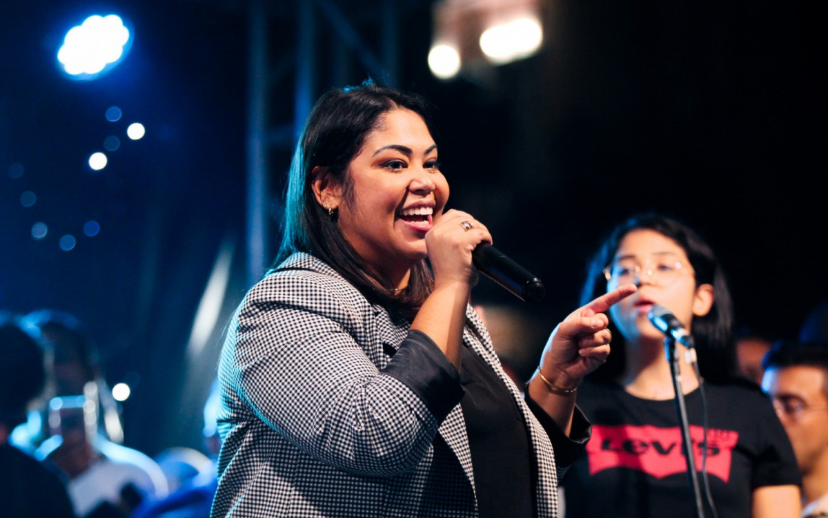 A cantora Gisele Nascimento interpretou seus principais sucessos e interagiu com o público