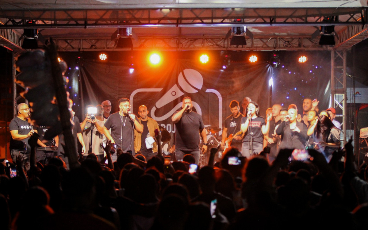 O show gospel atraiu um bom público, que cantou os sucessos dos artistas que se apresentaram