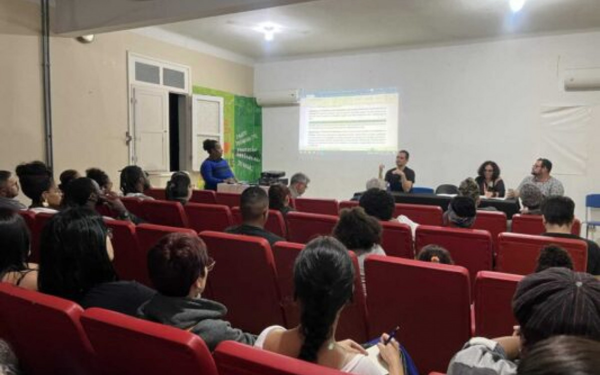 Encontro promovido pela Secretaria Municipal de Cultura reuniu artistas e agentes culturais no Cine Estação