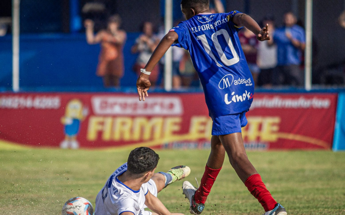 No confronto sub-15 também aconteceu um 0 a 0 no tempo normal no Estádio Nélio Gomes