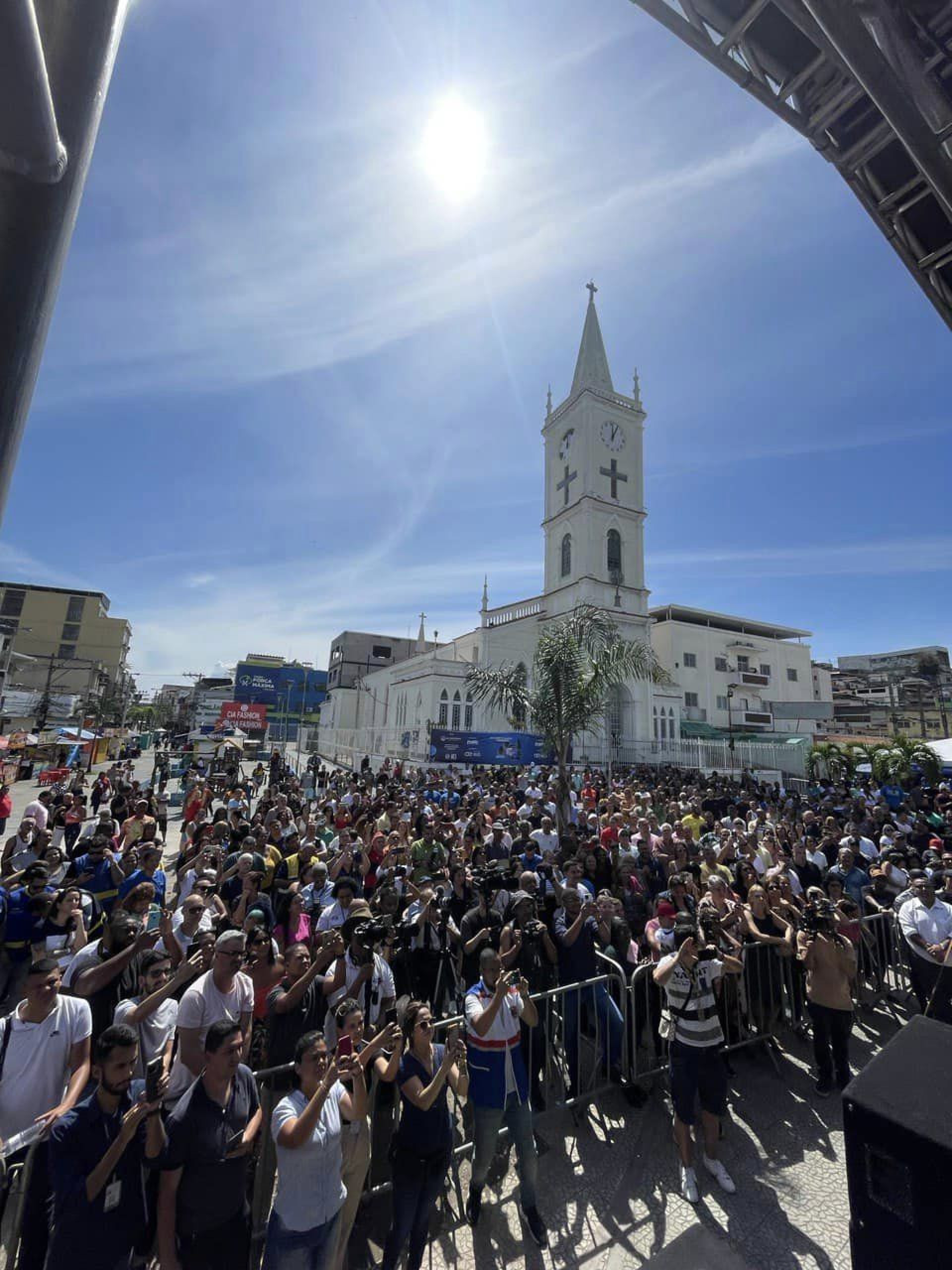 5 mil munícipes marcaram presença na festa de 76 anos de emancipação de São João de Meriti 