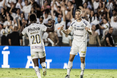 Sem querer, Renato Gaúcho teve 'participação' no gol da vitória do Santos sobre o Grêmio; entenda