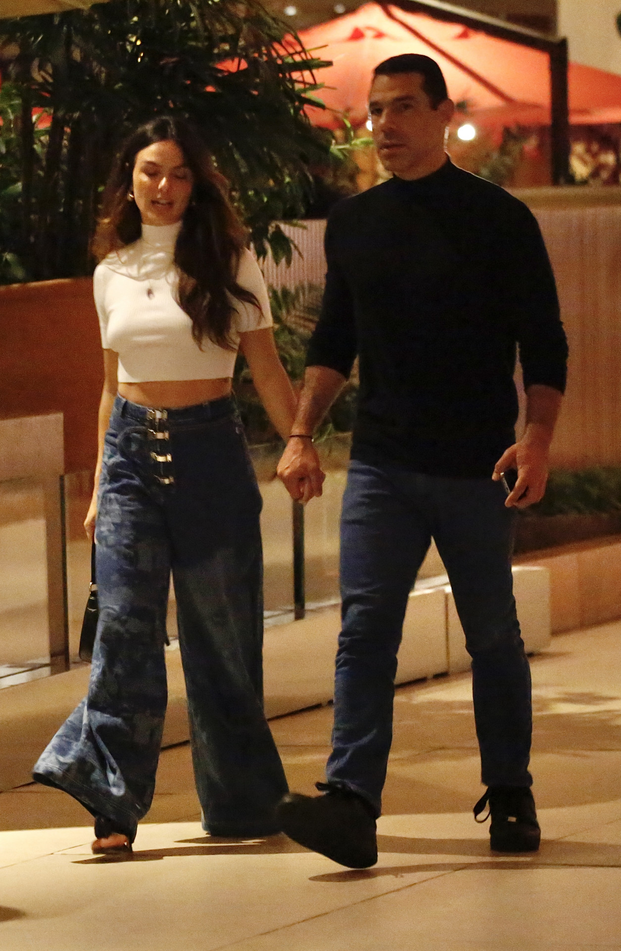 Isis Valverde e Marcus Buaiz se divertem durante jantar -  