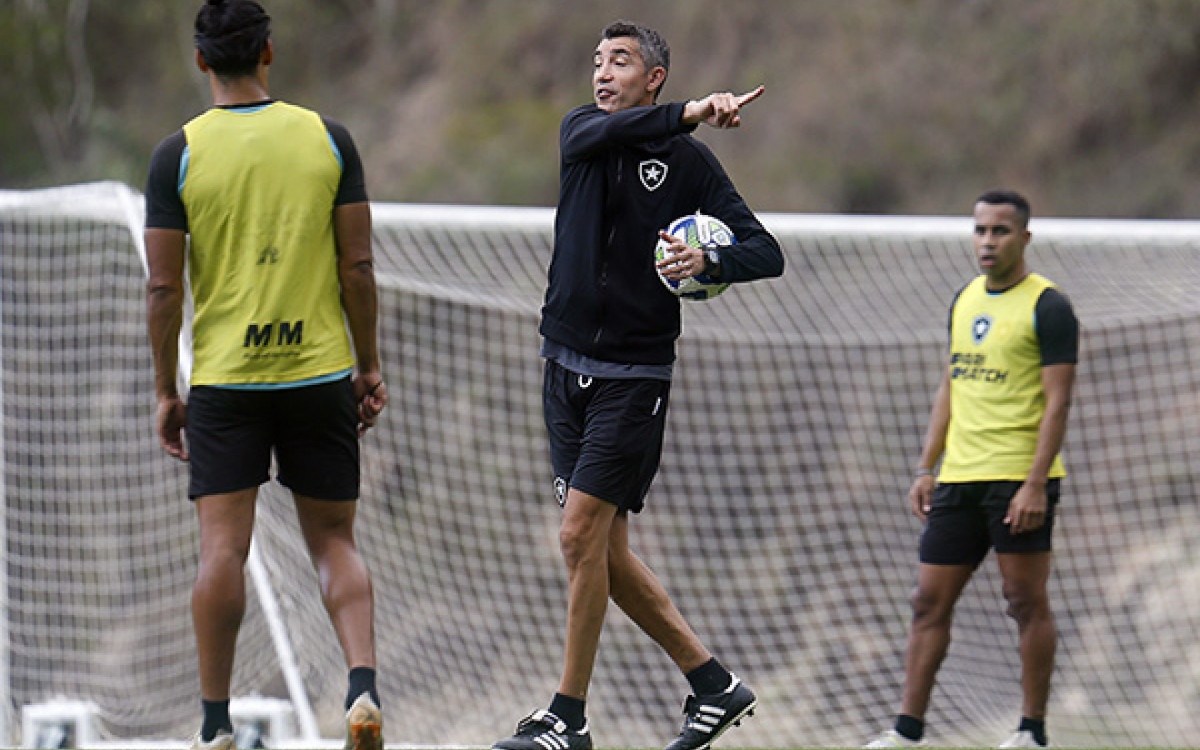 Bruno Lage. Treino do Botafogo, Espaco Lonier. 17 de Julho de 2023, Rio de Janeiro, RJ, Brasil. Foto: Vitor Silva/Botafogo. 
Imagem protegida pela Lei do Direito Autoral Nº 9.610, DE 19 DE FEVEREIRO DE 1998. Sendo proibido qualquer uso comercial, remunerado e manipulacao/alteracao da obra.
