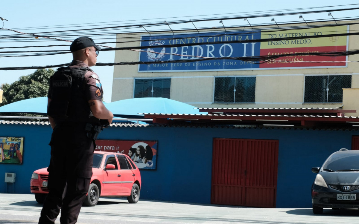 Após a invasão no Centro Cultural Pedro II, o policiamento foi reforçado no entorno da escola - Pedro Ivo/Agência O DIA