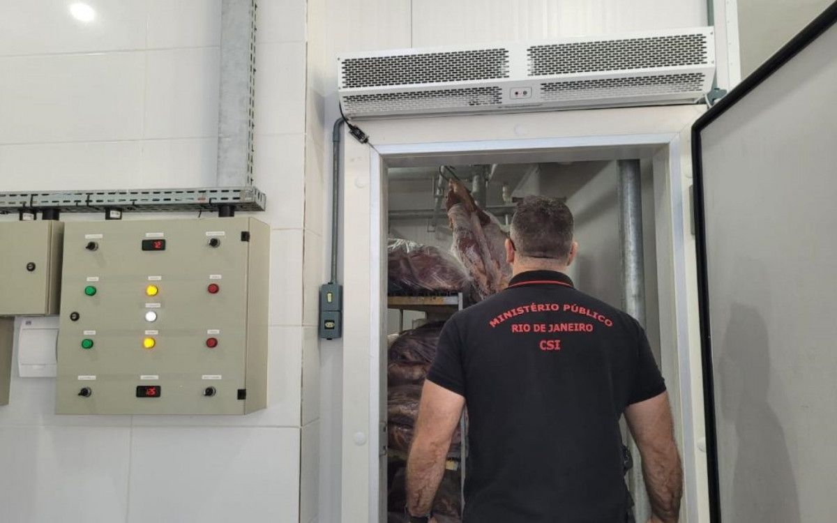 MPRJ cumpriu mandados de busca e apreensão no frigorífico em Nova Friburgo