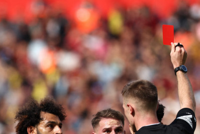 Federação volta atrás e retira cartão vermelho de Mac Allister contra Bournemouth