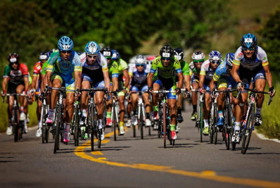 Ciclistas participam do Desafio Tour do Rio em Piratininga
