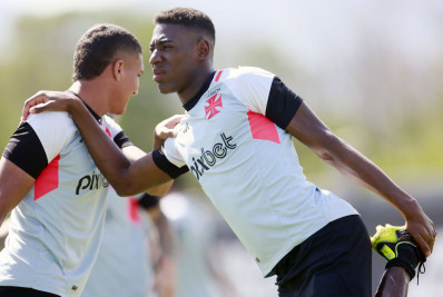 Léo elogia Ramón Díaz e projeta Vasco brigando na parte de cima da tabela na Série A