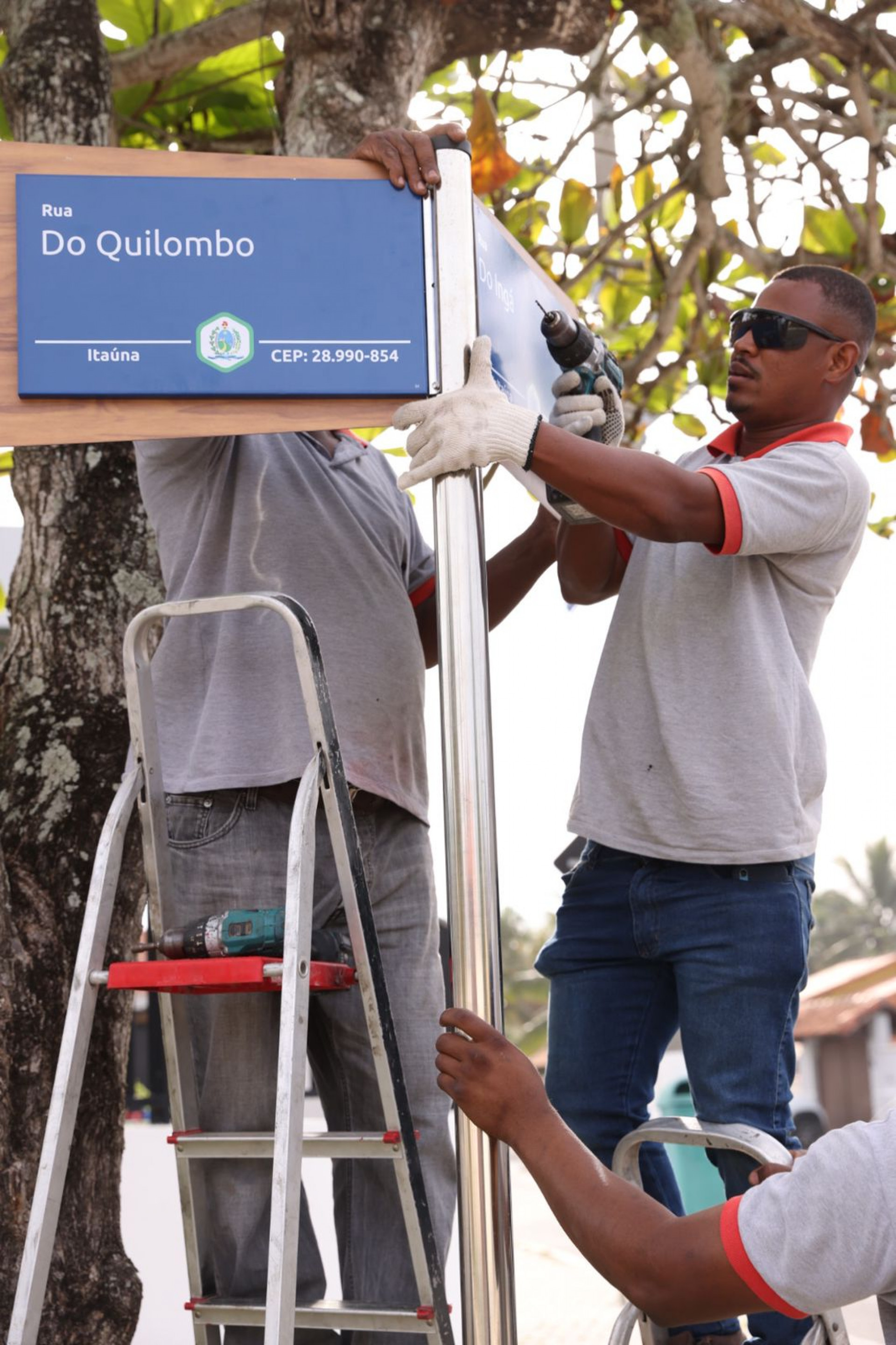 Prefeitura de Saquarema iniciou a instalação das novas placas de indicação de ruas - Divulgação/Prefeitura de Saquarema