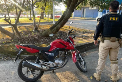 Polícia Rodoviária recupera moto furtada durante patrulhamento em Duque de Caxias