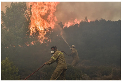 Grécia enfrenta 'maior incêndio florestal já registado na União Europeia'