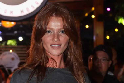 Sem Pedro Scooby, Cintia Dicker curte vale nigth em noite do Rio