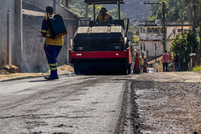 Asfaltamento no bairro Km4, em Barra Mansa, entra em fase final