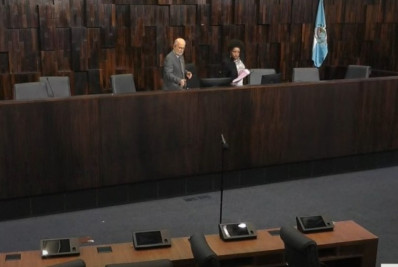Bate-boca entre deputados encerra sessão na Alerj