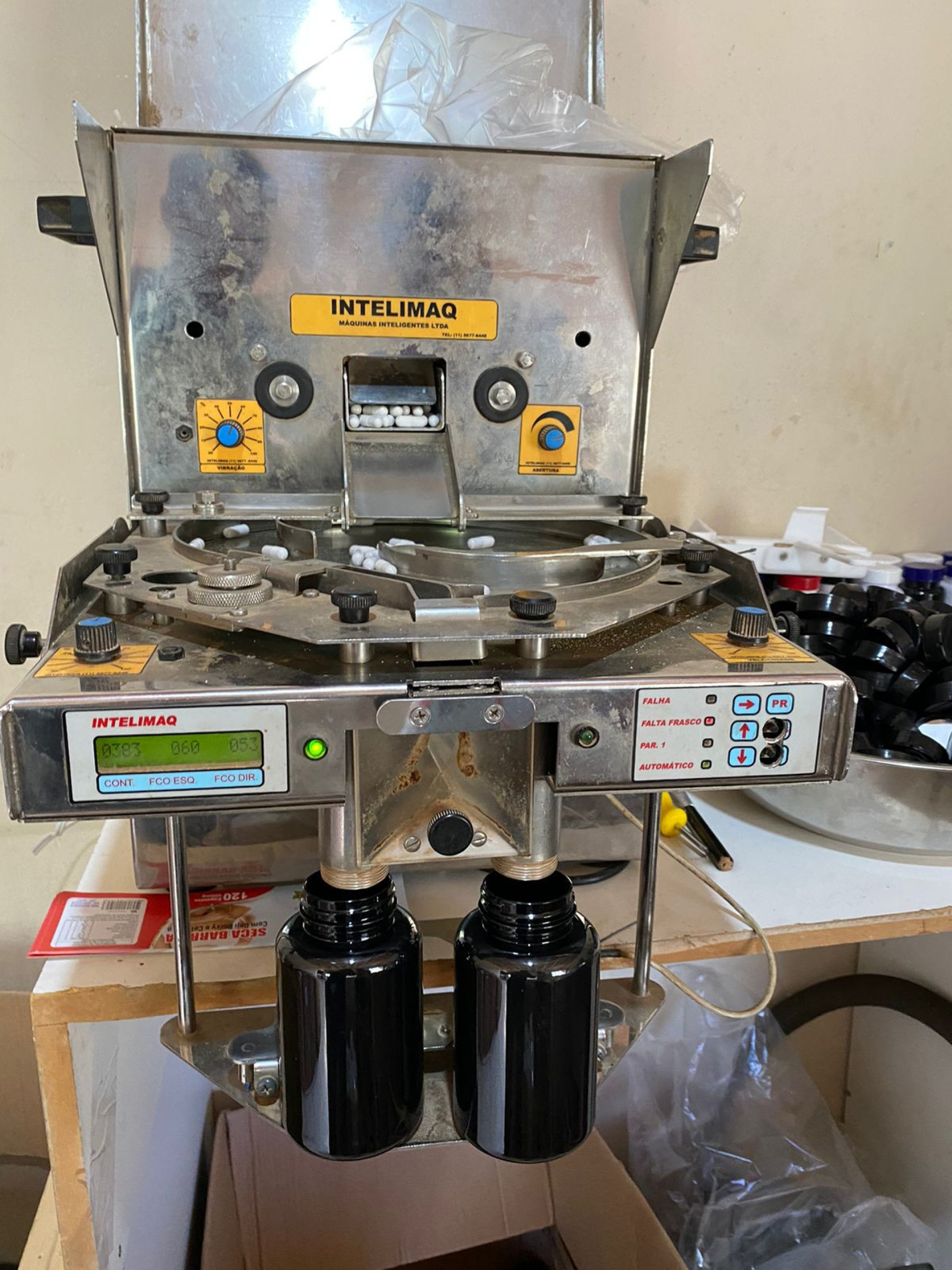 Material era armazenado em caixas de papelão com mofo em um galpão de Campo Grande - Divulgação