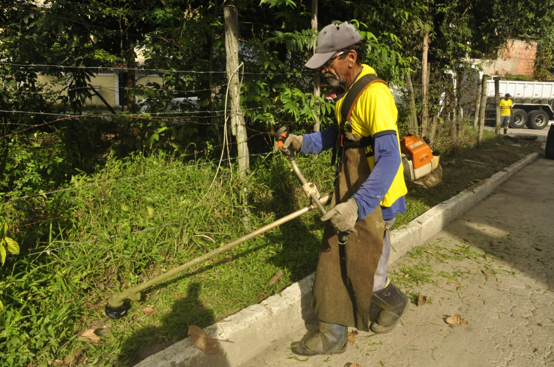 Prefeitura de Magé realiza mutirão de limpeza em Suruí - Gilson Costa Jr/Divulgação