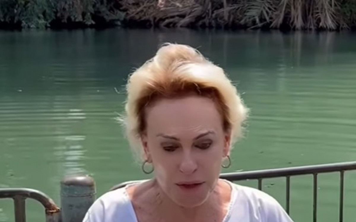 Ana Maria Braga renova batismo no Rio Jord&atilde;o, em Israel