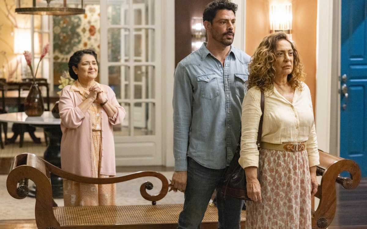 Mãe de Caio (Cauã Reymond), Agatha (Eliane Giardini) retorna à Nova Primavera após ser dada como morta - Globo/Fábio Rocha