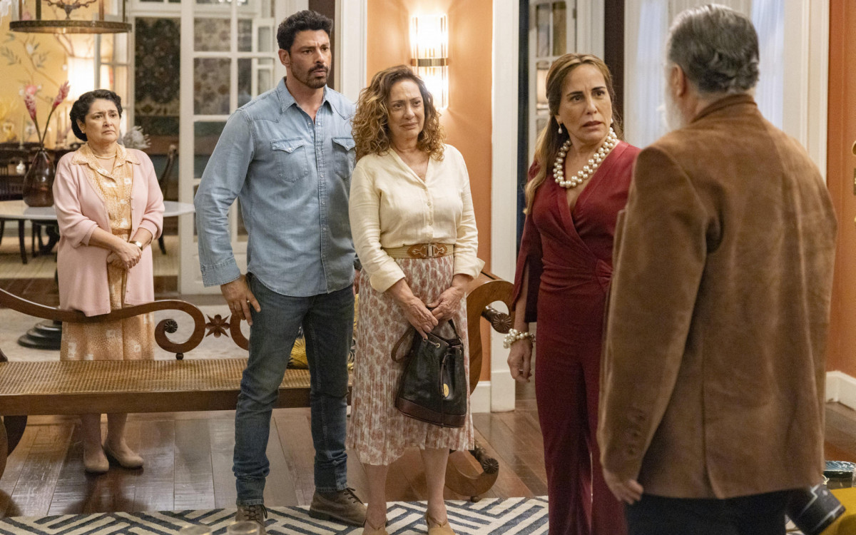 Retorno de Agatha (Eliane Giardini) abalou Antônio La Selva (Tony Ramos) e Irene (Gloria Pires) - Globo/Fábio Rocha