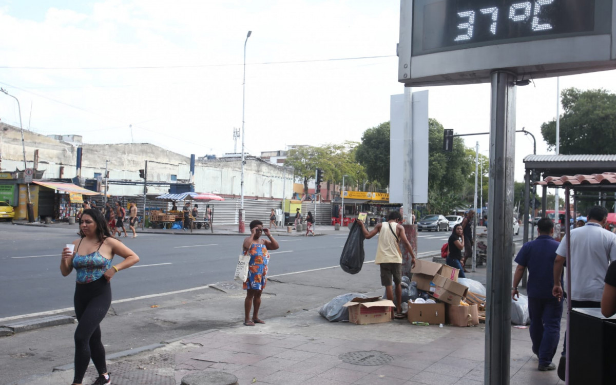 Calçadão de Bangu registra temperatura de 37°C - Cleber Mendes / Agência O DIA