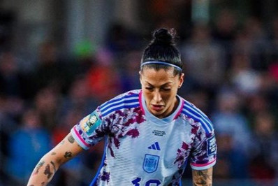 Jenni Hermoso se pronuncia após beijo forçado de presidente da Federação Espanhola