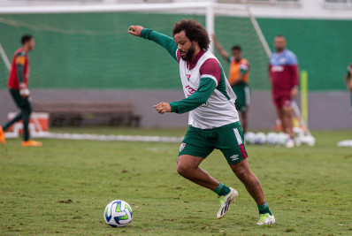 Recuperado de lesão, Marcelo marca golaço em treinamento do Fluminense; veja vídeo
