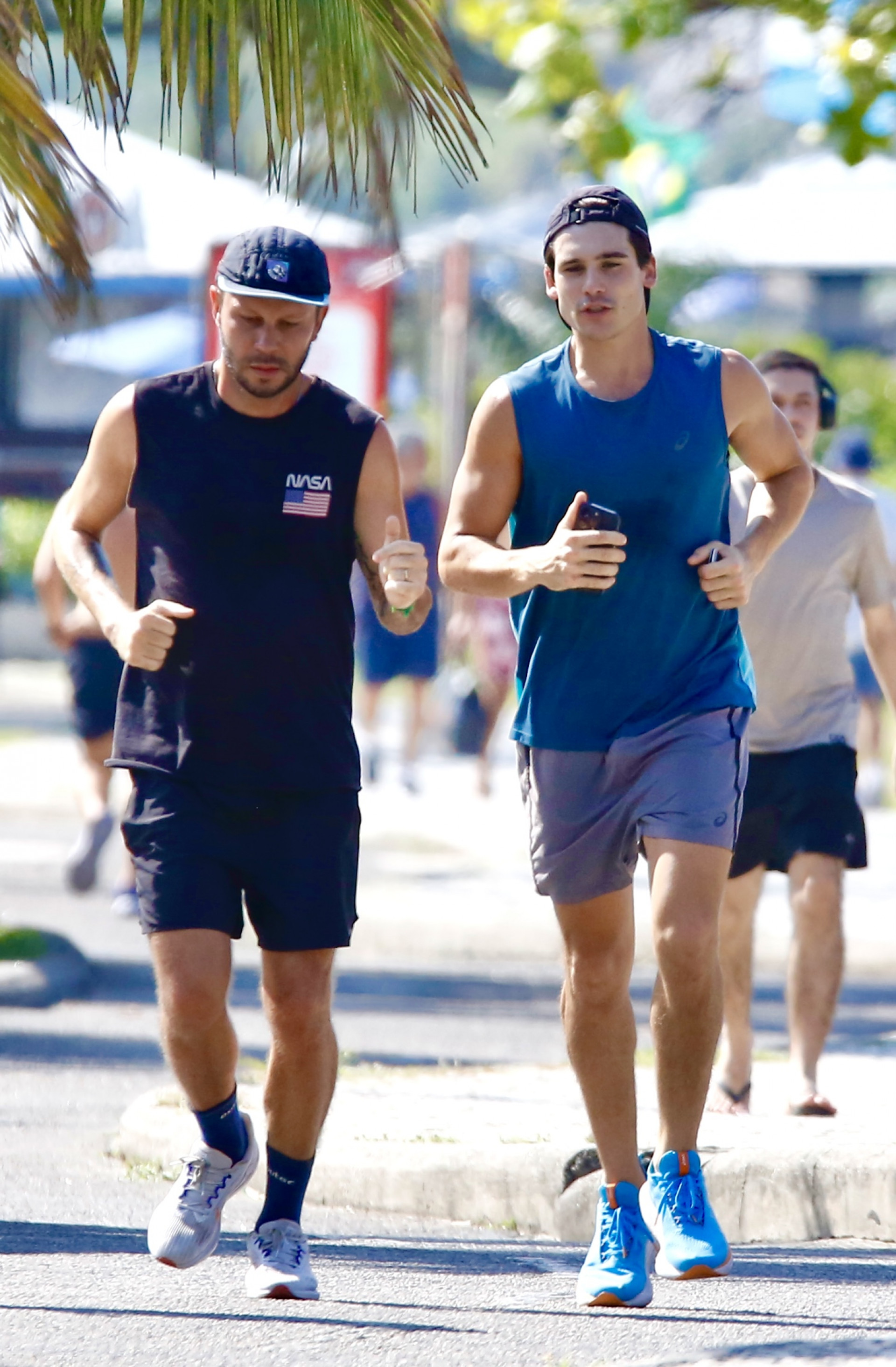 Nicolas Prattes pratica corrida na orla da Barra da Tijuca - fabricioPioyani