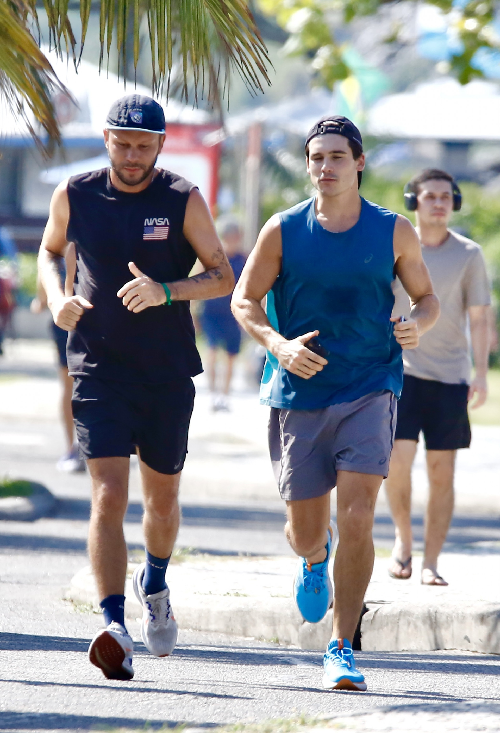 Nicolas Prattes pratica corrida na orla da Barra da Tijuca - fabricioPioyani