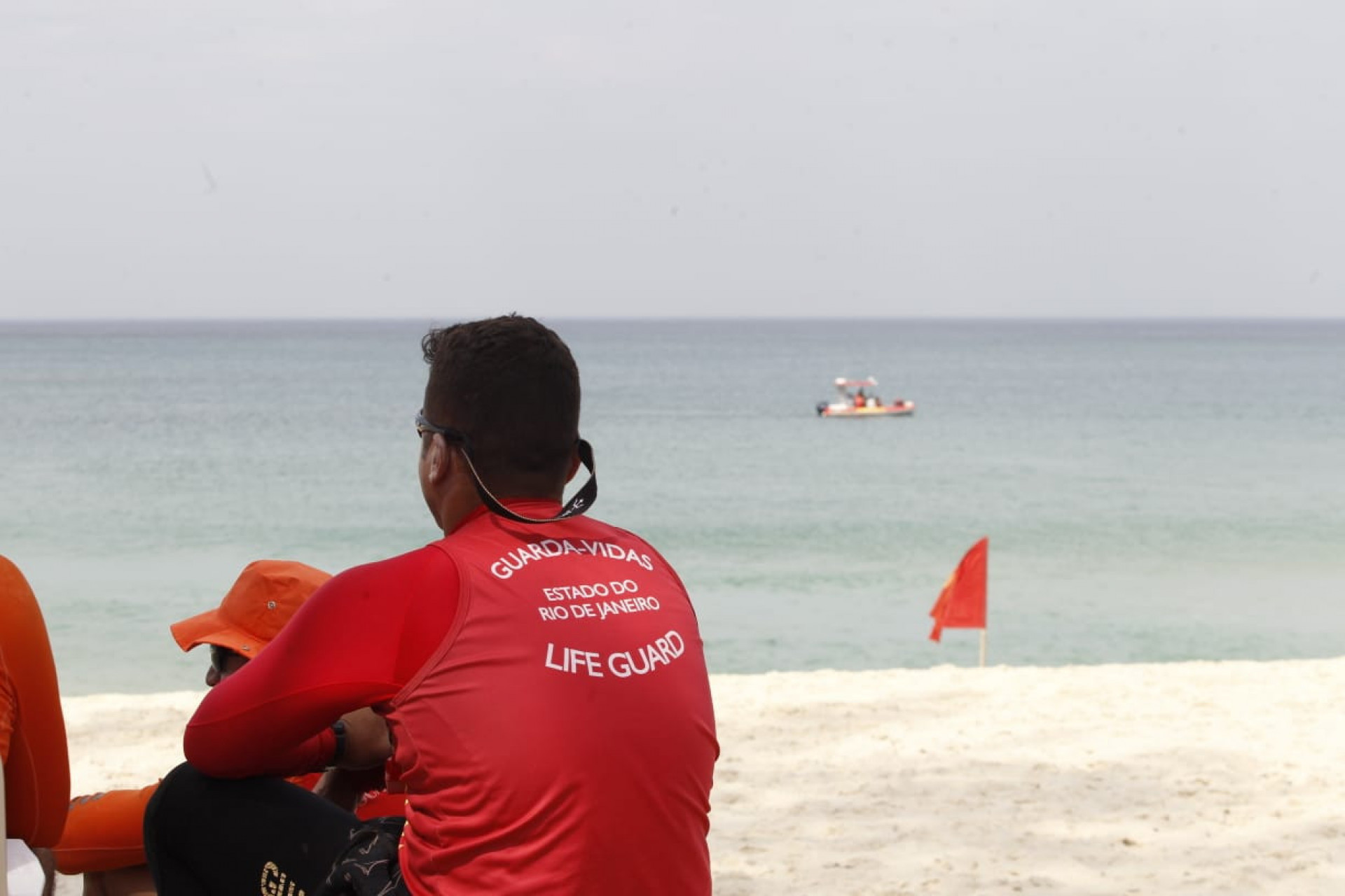 Helicóptero, drone e mergulhadores foram acionados para retomar a procura - Reginaldo Pimenta / Agência O Dia