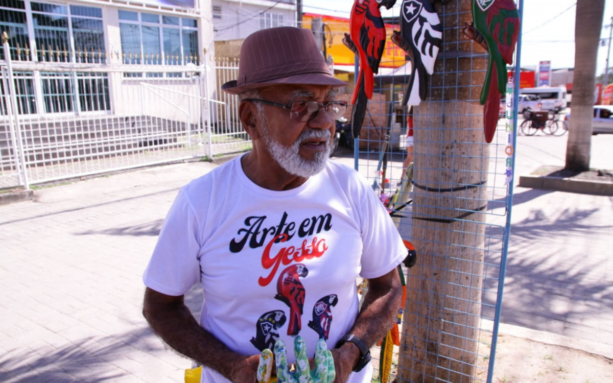 O artesão Otávio Frederico gostou de saber que os serviços da Assistência Social são gratuitos