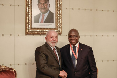 Em Angola, Lula defende campanha mundial contra desigualdade