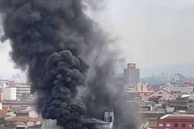 Incêndio atinge galpão no Centro de SP e deixa ao menos três feridos