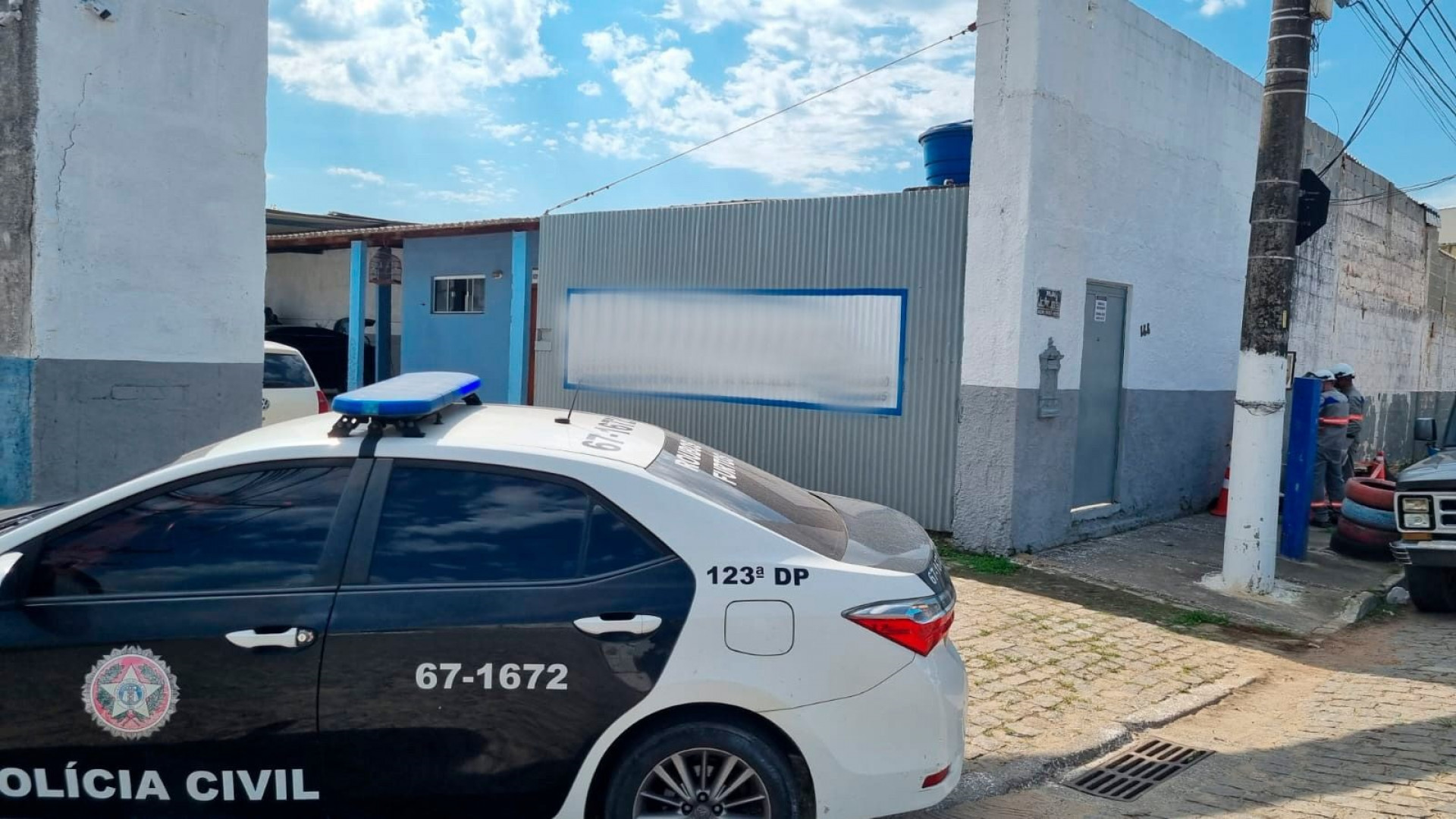 Responsável pela recuperadora de veículos foi conduzido à delegacia e preso em flagrante pelo crime de furto de energia - Foto: Divulgação