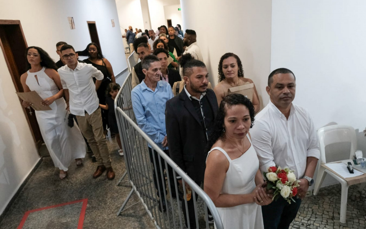 Juízes realizam casamento comunitário na Igreja da Catedral Metropolitana - Pedro Ivo/Agência O DIA