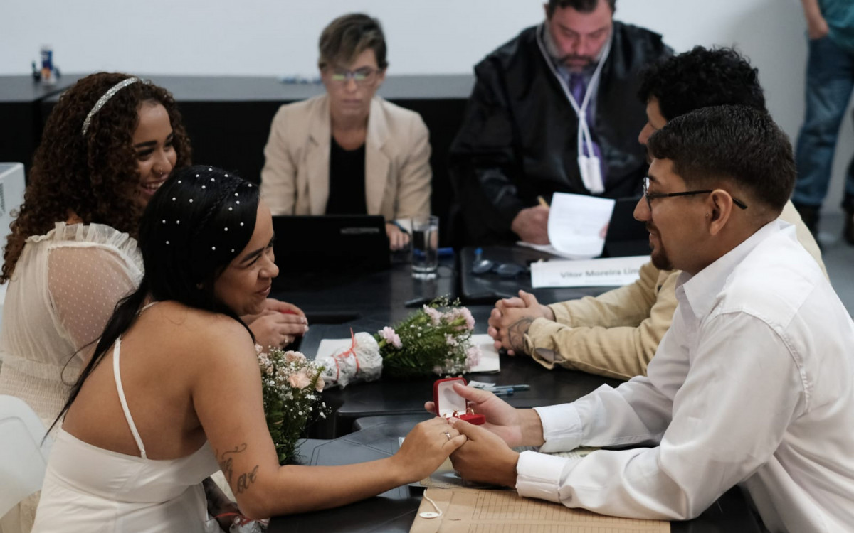 Juízes realizam casamento comunitário na Igreja da Catedral Metropolitana - Pedro Ivo/Agência O DIA