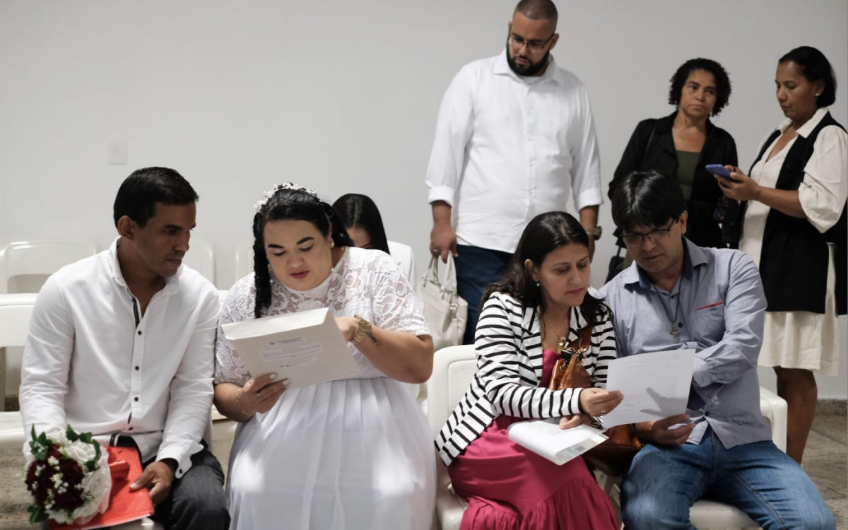 Juízes realizam casamento comunitário na Igreja da Catedral Metropolitana - Pedro Ivo/Agência O DIA