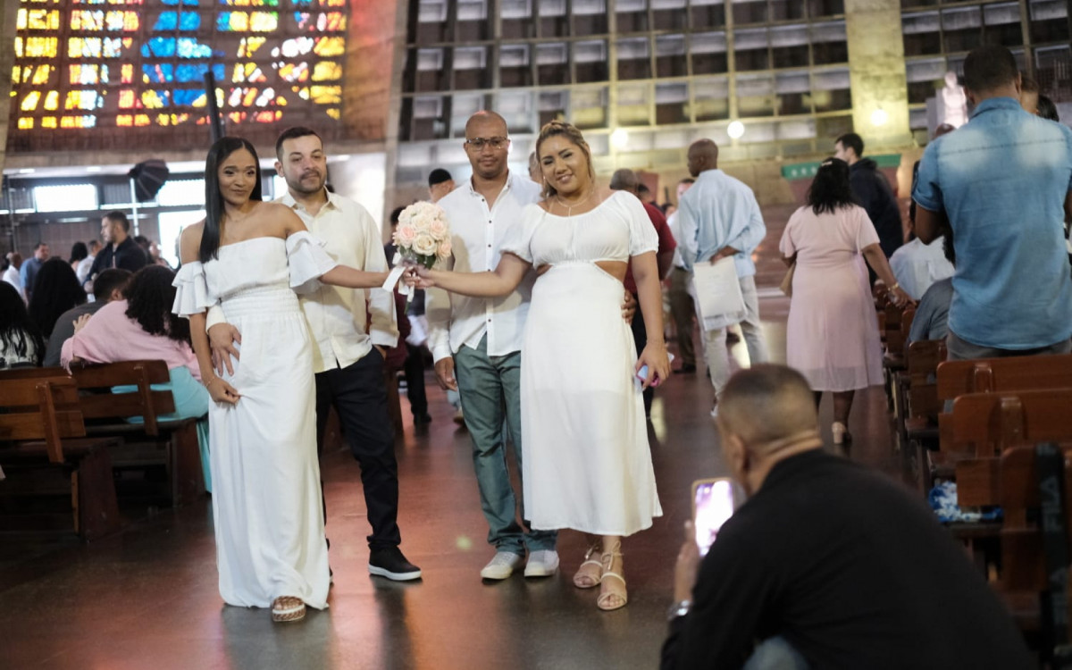 Na foto os casais Marlon Machado e Telma Pires, e Julio Cesar e Daniele Dias - Pedro Ivo/Agência O DIA